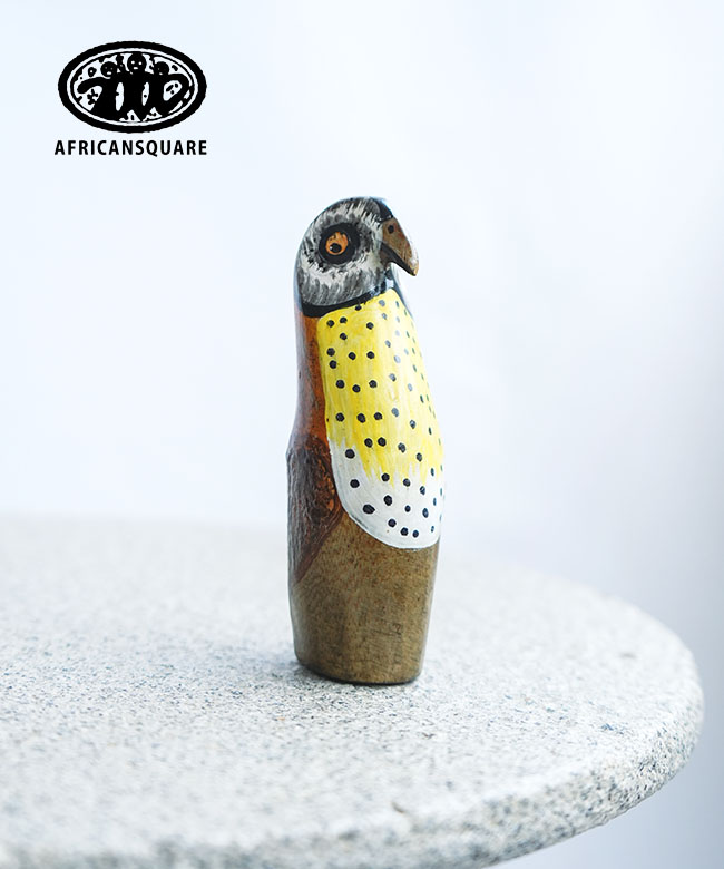 [wk16107-00]AFRICANSQUARE(アフリカンスクエアー) 木製鳥 フクロウスタンド 白 木彫り オブジェ