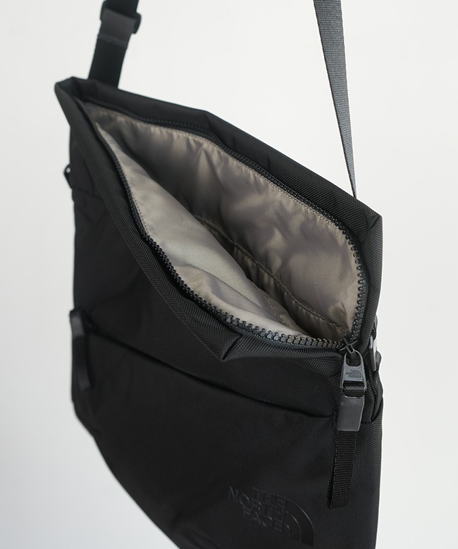 ザノースフェイス ピレネーショルダー L 黒　 ユニセックス NM82508 楽天市場】◇[NM82508]THE NORTH FACE(ザ・ノース・フェイス