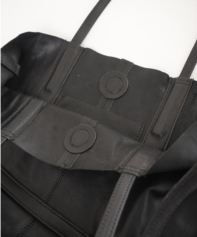 3WAYトートバッグ ブラック ミディアム ロゴのないシンプルなデザインの3WAYトートバッグを発売