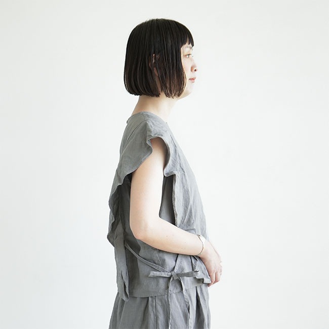 SALE 50%OFF】ROBE de PEAU(ローブデポー)FRILL SLEEVELESS BLOUSE 