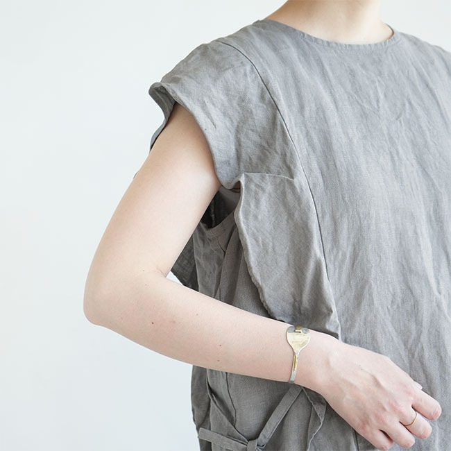 SALE 50%OFF】ROBE de PEAU(ローブデポー)FRILL SLEEVELESS BLOUSE 
