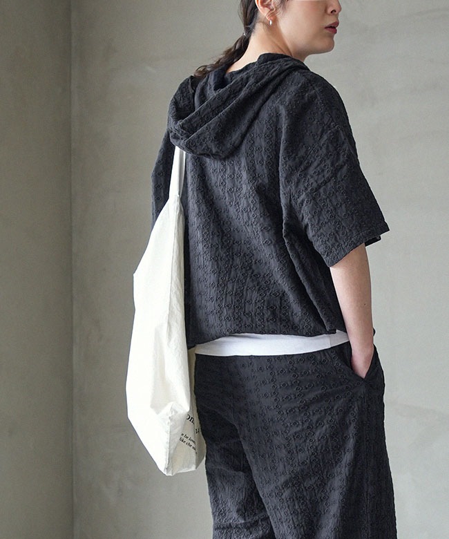 SALE 30%OFF】◇SOLAMONAT LARME(ソラモナラーム) 刺繍レースフーディ