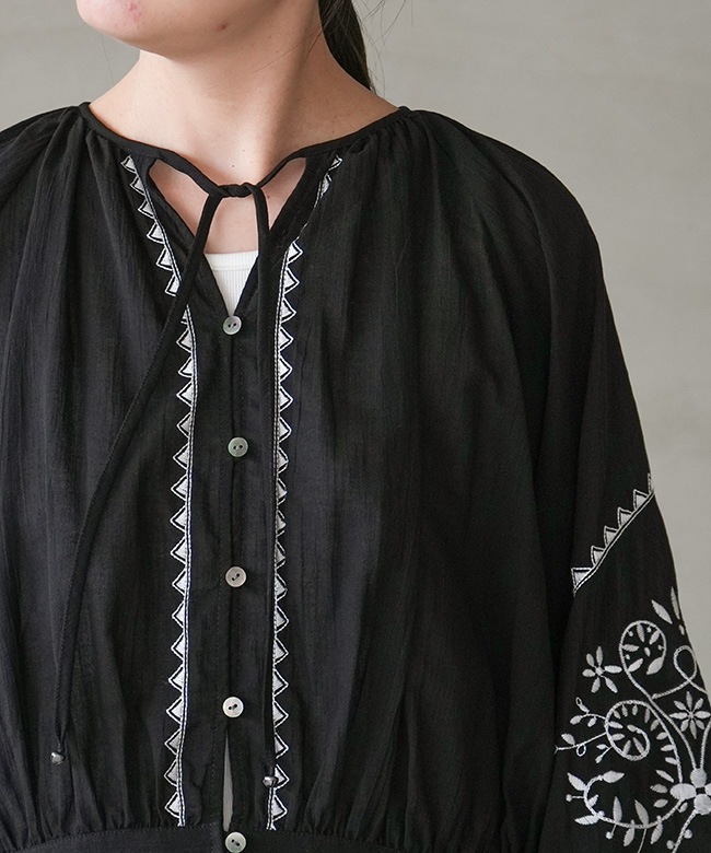 THE SHINZONE(ザ・シンゾーン)EMBROIDERED BLOUSE エンブロイダード