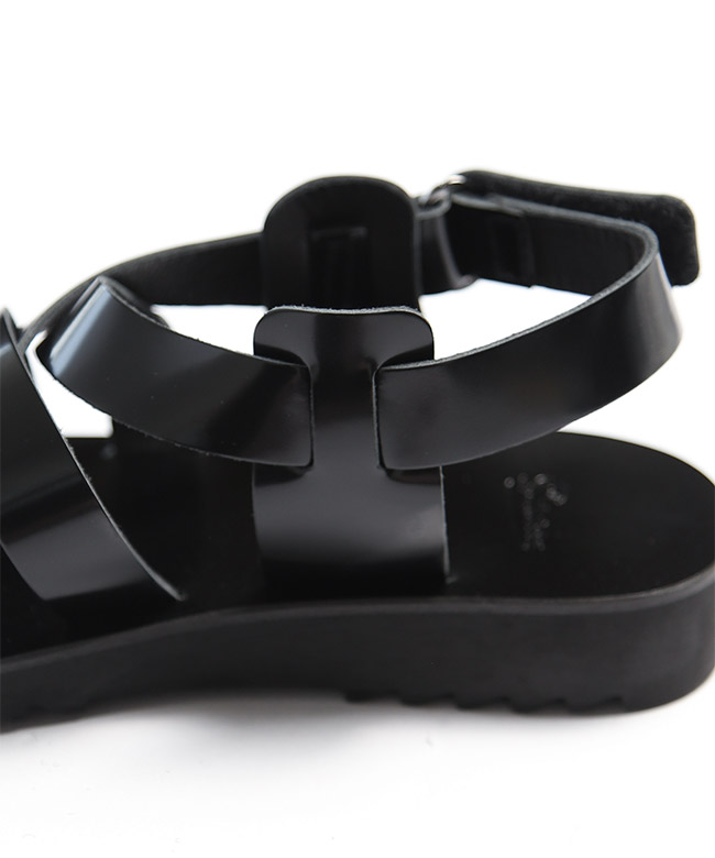 【完売必至】△■サンローラン■ラフィアとレザーパロマサンダル ラ・スキャンダル サンダル（パテントレザー） | Saint Laurent