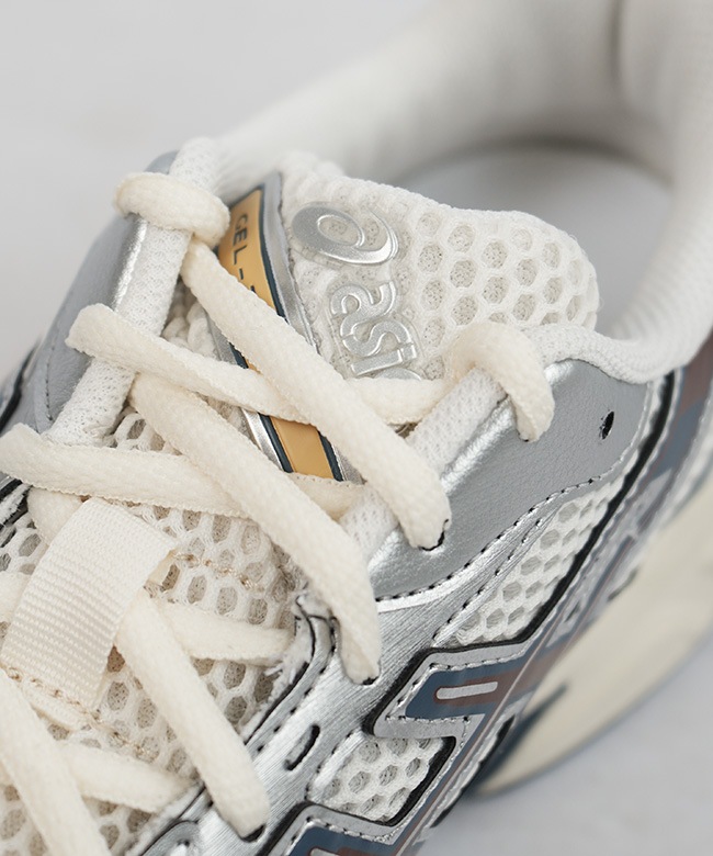 （23年製）
ブリヂストンスタッドレスタイヤ4本セット （18インチ） asics(アシックス)GEL-1130 スポーツスタイルシューズ レディース
