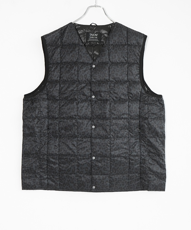 新品タグ付き　タイオン　TAION Vネック キルティングダウンベスト 収納袋 新品タグ付き タイオン TAION Vネック キルティングダウンベスト 収納袋
