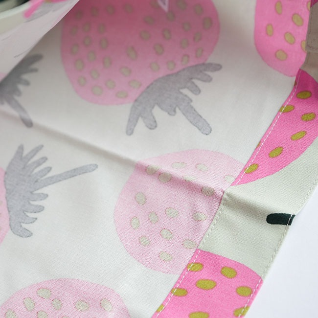マリメッコ マンシッカ バッグ新品 ◇【国内正規販売店】 marimekko(マリメッコ)Mansikka ファブリック