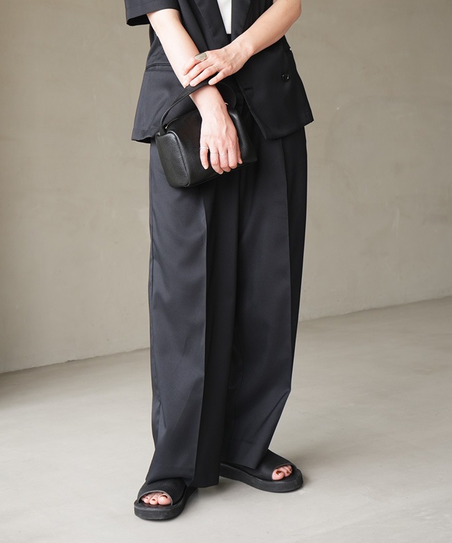 SALE 30%OFF】MIDIUMISOLID(ミディウミソリッド)straight easy slacks