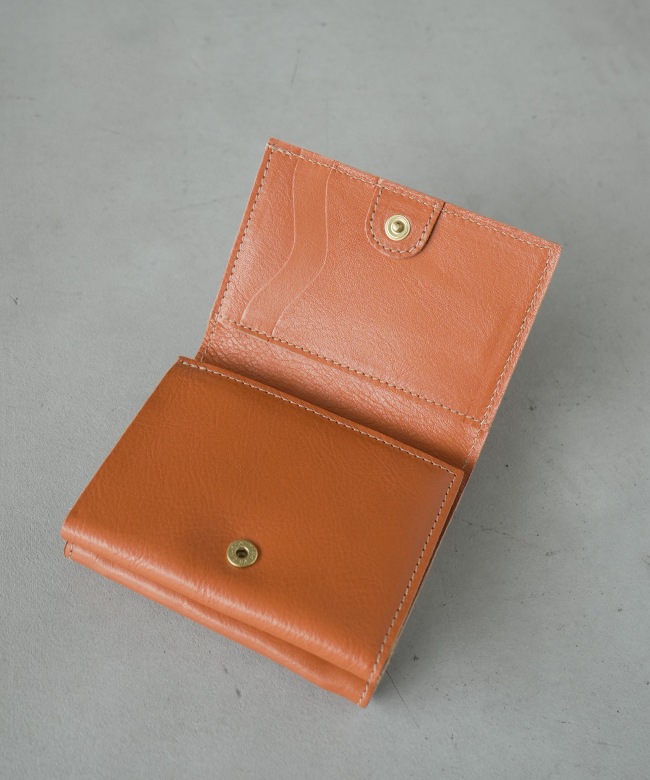 ◇【国内正規販売店】IL BISONTE(イルビゾンテ)トリフォルドウォレット