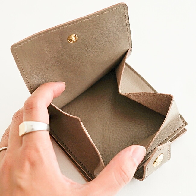 ◇【国内正規販売店】IL BISONTE(イルビゾンテ) スナップボタン2つ折り