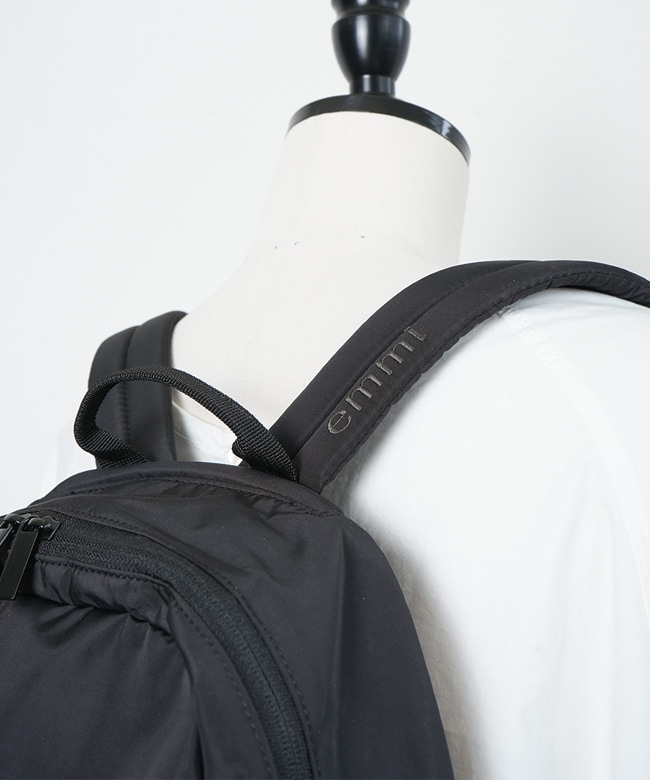 【良品】emmi eco 撥水ギャザーボディーバックパック　黒 ONLINE限定カラー】eco 撥水ギャザーボディーバックパック