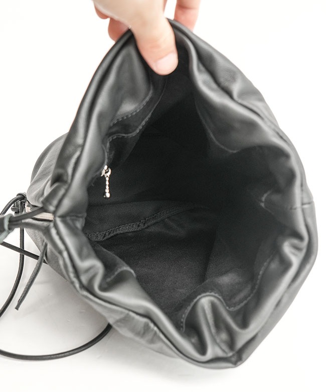 ◇【ご予約商品／12月中旬頃入荷予定】SOLAMONAT(ソラモナ)レザー巾着