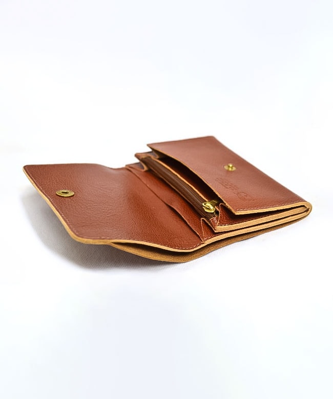 ◇【国内正規販売店】IL BISONTE(イルビゾンテ) 二つ折りスナップ