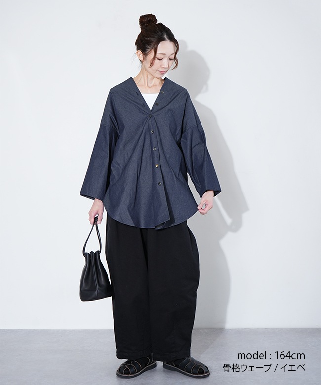 mizuiro ind(ミズイロインド)Vネックデニムシャツ レディース トップス mizuiro ind(ミズイロインド)Vネックデニムシャツ レディース トップス