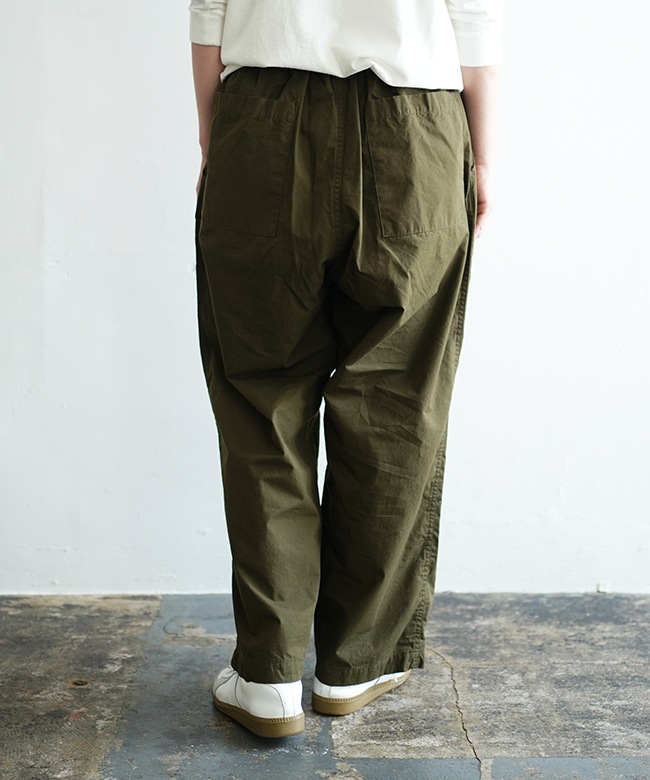 SLOWEAR カーキ パンツ エレガントでカジュアル、プレシャスなファブリックのメンズパンツ