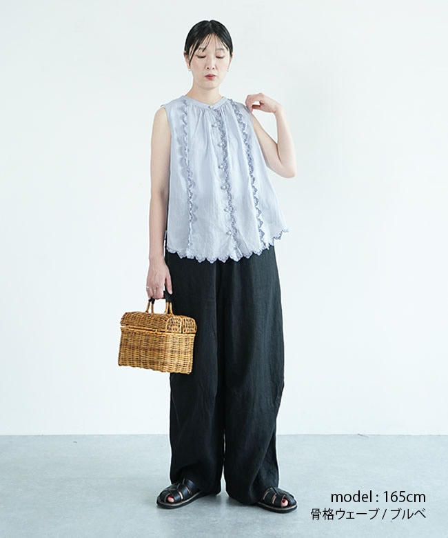tumugu(ツムグ) コットンリネンボイルスカラップ刺繍 ノースリーブ