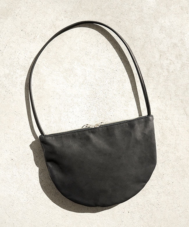 M178]【保存袋付き】MORMYRUS(モルミルス) レザーハンドバッグ 半月型