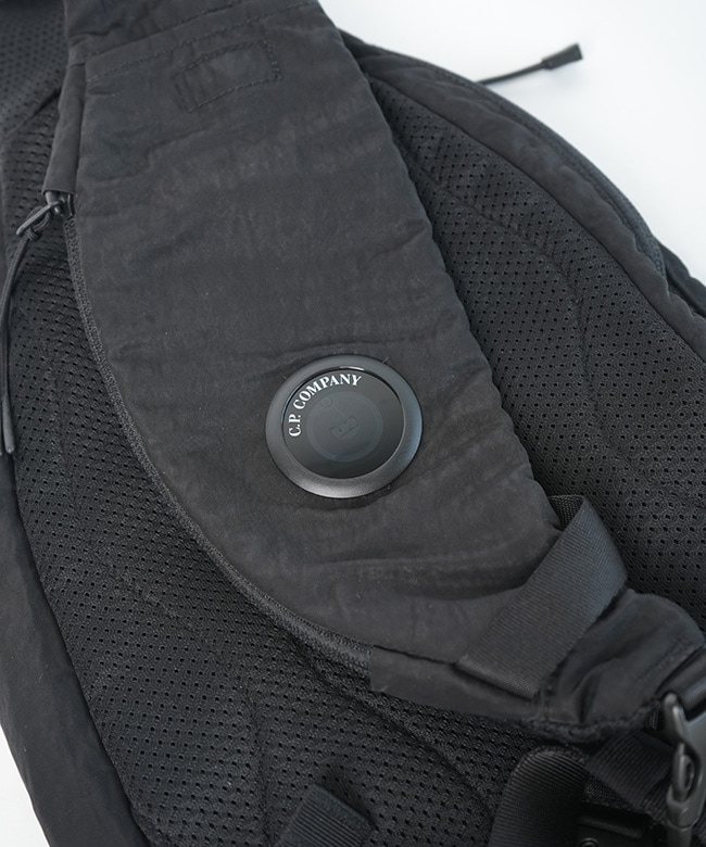 C.P.COMPANY(シー・ピー・カンパニー)Nylon B Lens Crossbody Rucksack