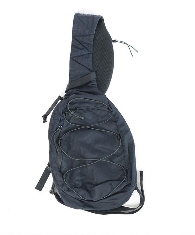 C.P.COMPANY(シー・ピー・カンパニー)Nylon B Lens Crossbody Rucksack