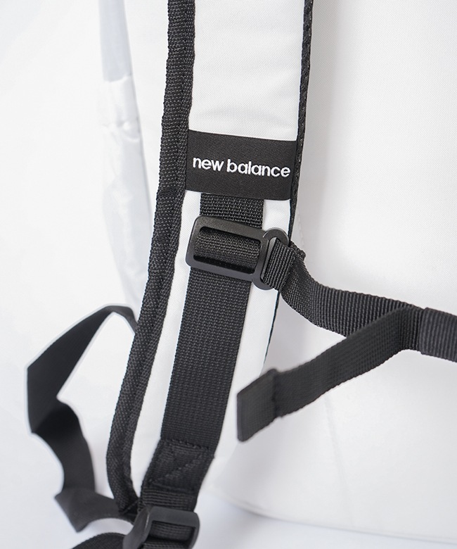 ◇New balance(ニューバランス)Essentials ディパック リュック 20L