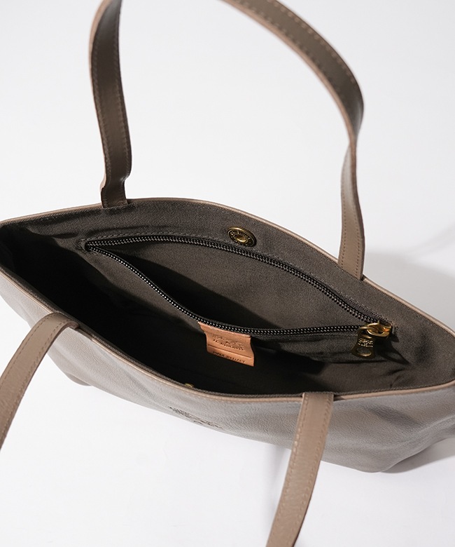 ◇【国内正規販売店】[411918]IL BISONTE(イルビゾンテ) レザー