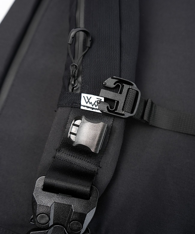 【美品】CMFアウトドアガーメント　メッセンジャーバッグ COMFY OUTDOOR GARMENT CMF コムフィアウトドアガーメント