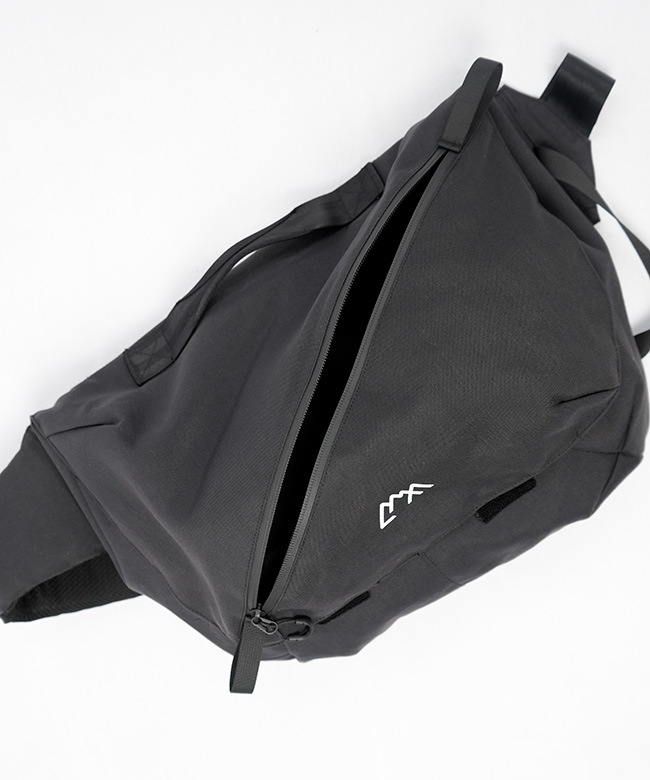 【美品】CMFアウトドアガーメント　メッセンジャーバッグ CMF OUTDOOR GARMENT 「MESSENGER BAG」 メッセンジャーバッグ
