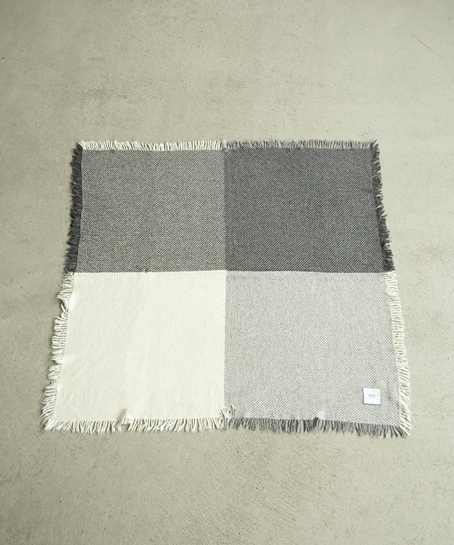 224400310]elegancese(エレガンセーゼ) Square fringe scarf スクエア