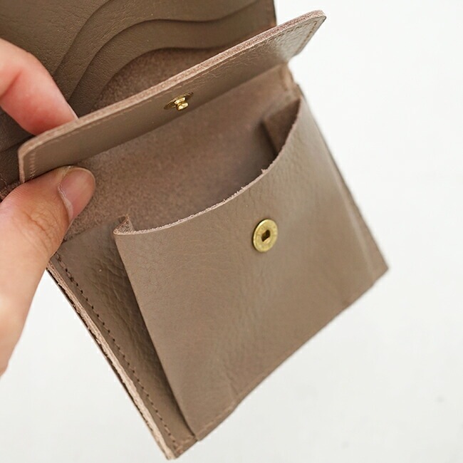 現行 イルビゾンテ 二つ折り 財布 コンパクト グレージュ シボ ゴールド ◇【国内正規販売店】IL BISONTE(イルビゾンテ)2つ折りコンパクト財布