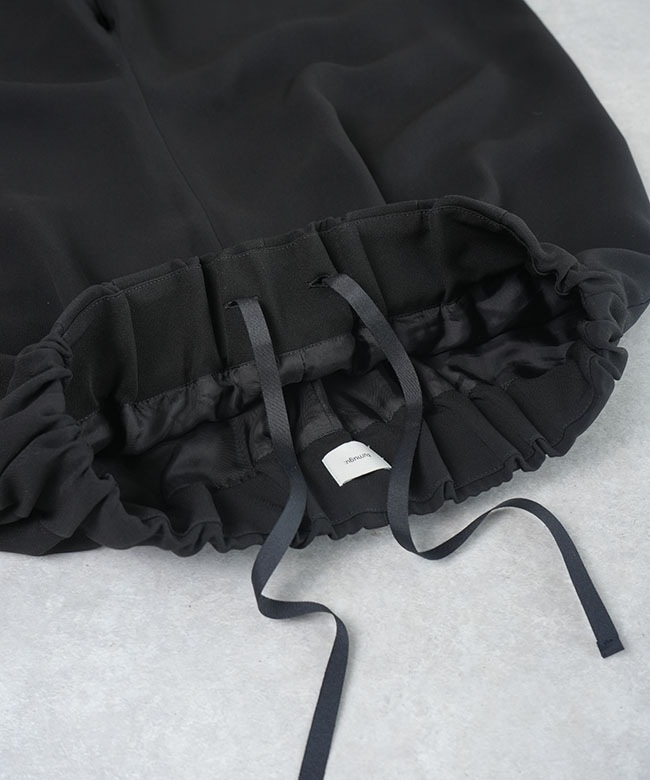 TB21442]tumugu(ツムグ)ソアパールコンパクト テーパードパンツ