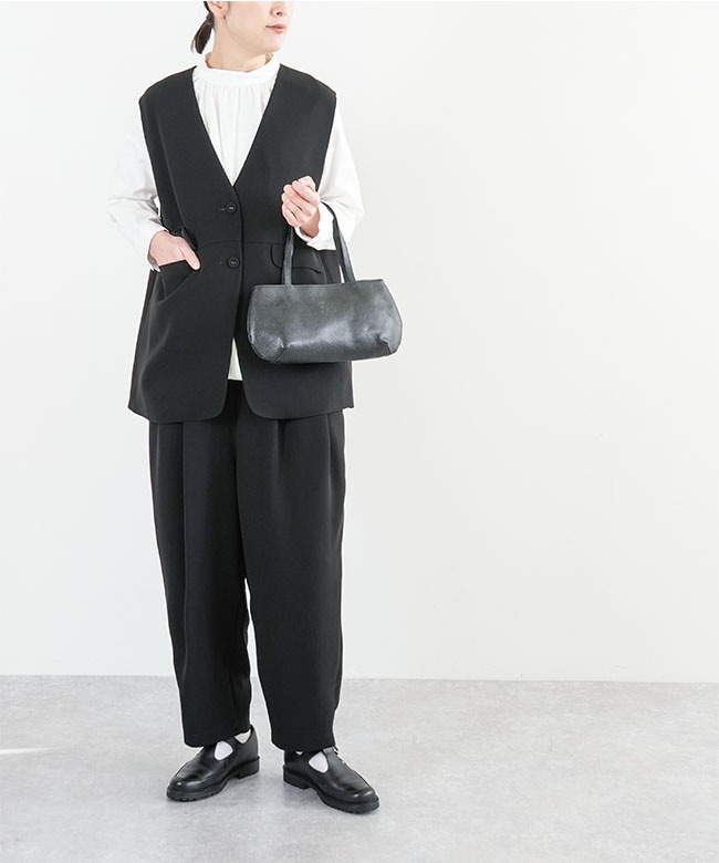 TB21442]tumugu(ツムグ)ソアパールコンパクト テーパードパンツ