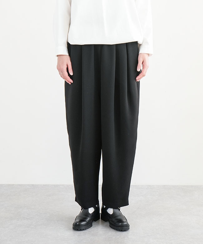 TB21442]tumugu(ツムグ)ソアパールコンパクト テーパードパンツ