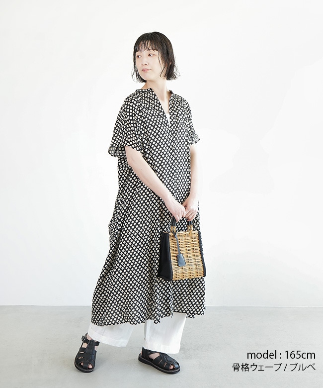 新品　Brocante ブロカント　インドプリント フロンセワンピース　黒 Brocante(ブロカント) インドプリント フロンセワンピース [37-270X