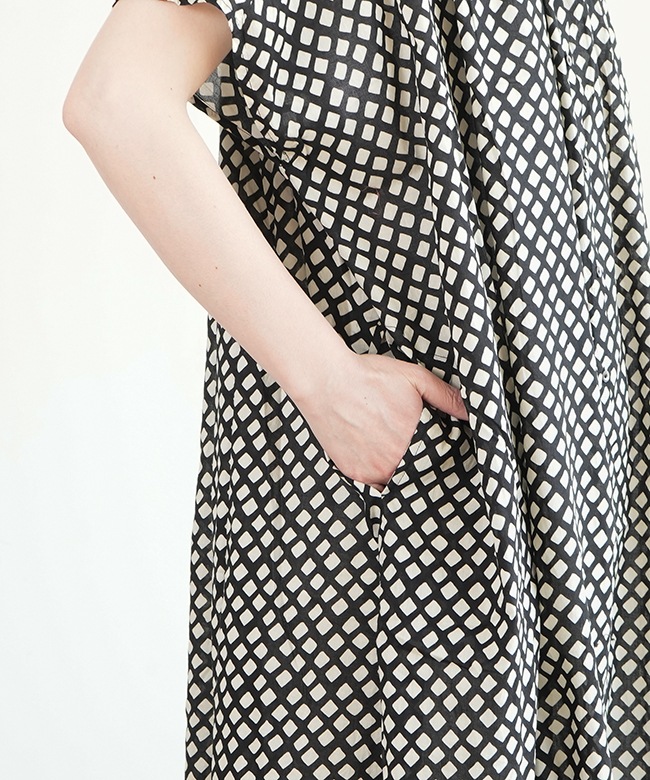 37-0270X]Brocante(ブロカント) インドプリント フロンセワンピース