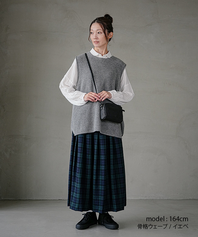 254148]ina(イナ) 別注 ウールチェックスカート ロング丈タックス