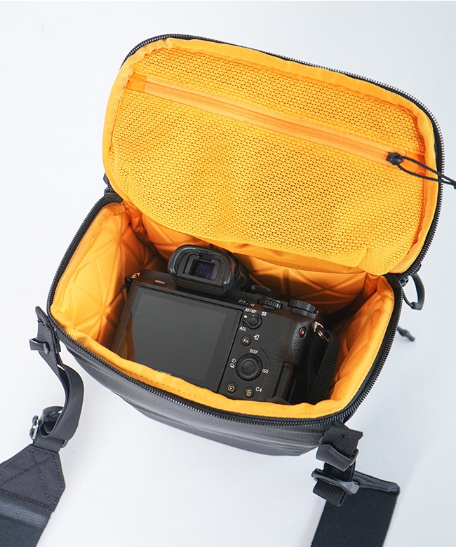 ノース・フェース  EXPLORER CAMERA BAG Amazon | [THE NORTH FACE] Explorer Camera Bag ブラック ONESIZE