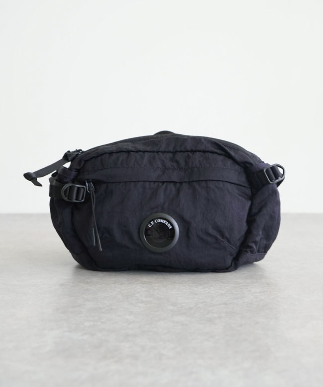 C.P.COMPANY(シー・ピー・カンパニー) Nylon B Lens Crossbody Pack