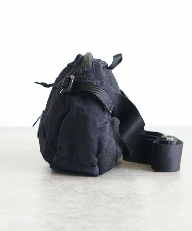 C.P.COMPANY(シー・ピー・カンパニー) Nylon B Lens Crossbody Pack