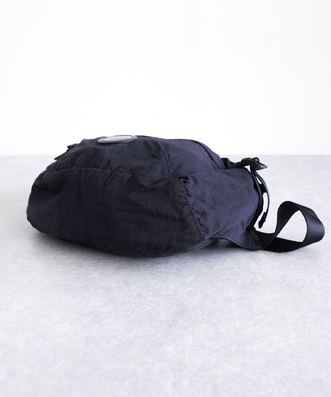 C.P.COMPANY(シー・ピー・カンパニー) Nylon B Lens Crossbody Pack