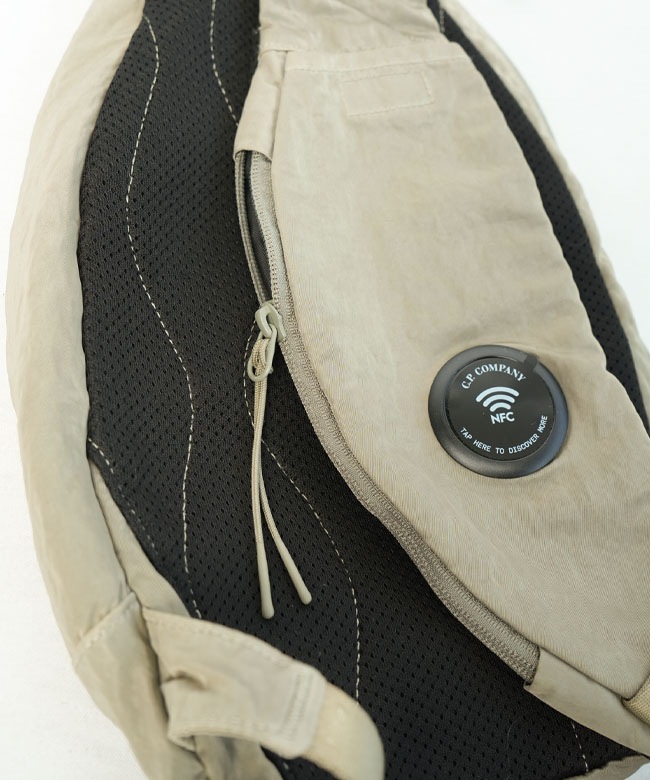 C.P.COMPANY(シー・ピー・カンパニー) Nylon B Lens Crossbody