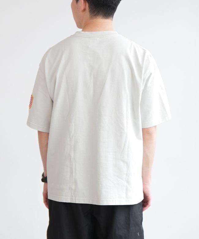 【新品・タグ付き】CHUMS　NASAスペースポケット　Ｔシャツ　黒　Ｌsize CHUMS NASAスペースポケット Tシャツ 黒 Lsize - メルカリ