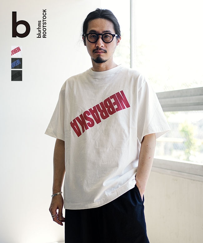 blurhms ROOTSTOCK(ブラームスルーツストック) NEBRASKA Print Tee