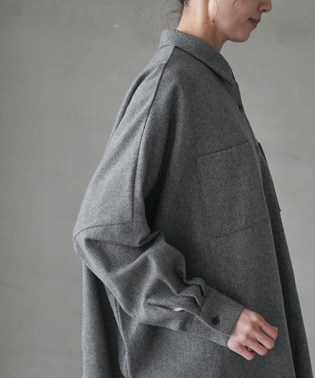 4-230063]mizuiro ind(ミズイロインド) ポケット付きワイドシャツ