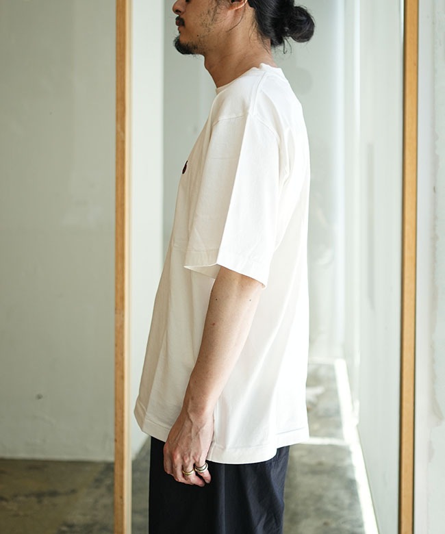 blurhms ROOTSTOCK(ブラームスルーツストック) b Patch Tee STANDARD