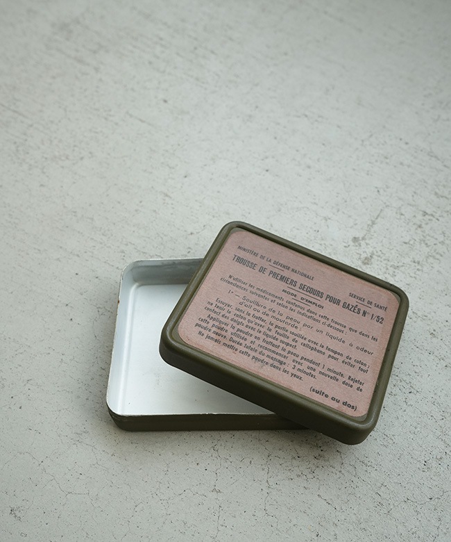 BX178UN] 軍物 フランスファーストエイドケースS/救急箱/アルミ缶