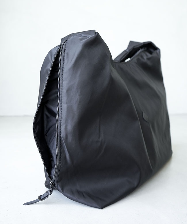 クレドランナイロンブラック　ショルダーバック新品・未使用品・タグ付き CLEDRAN(クレドラン)FORI SIDE ZIP POCKET SHOULDER リサイクル