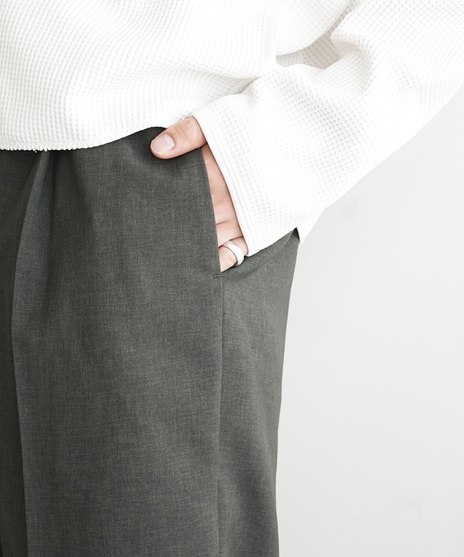 GL75180]Goldwin(ゴールドウィン) One Tuck Straight Pants ワンタック