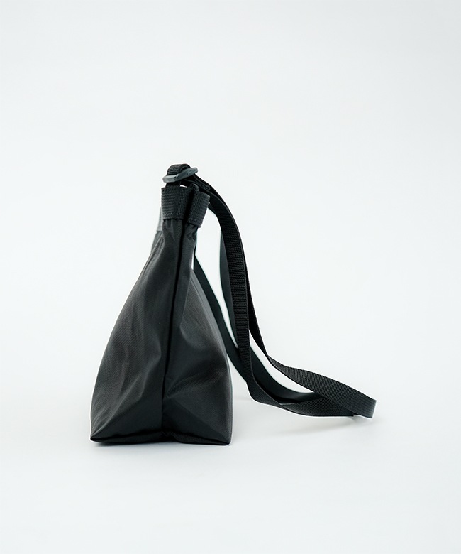 クッション加工 黒 ショルダーバッグ JIL SANDER（ジルサンダー） ショルダーバッグ CUSHION SM クッション