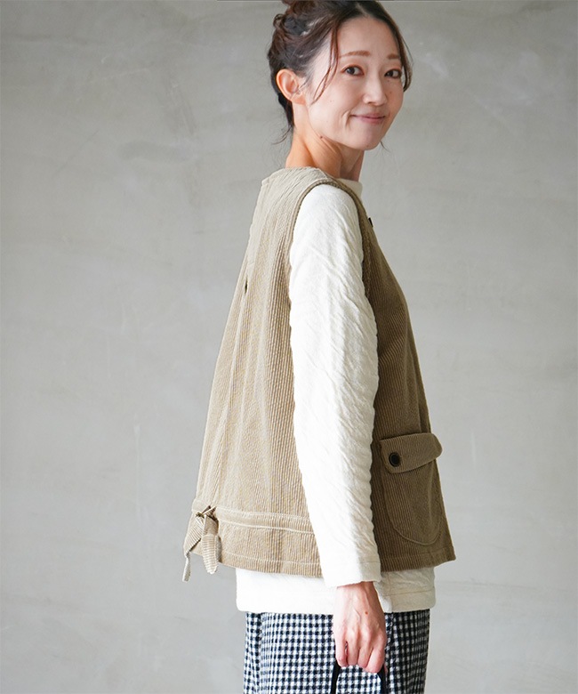 255109]ina(イナ) ダブル釦後ろベル付きベスト レディース トップス