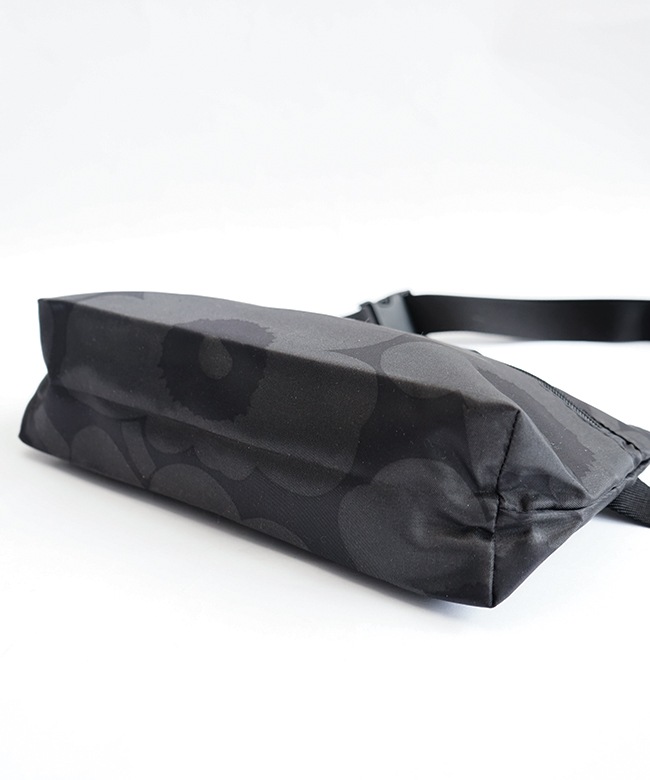 国内正規販売店】marimekko(マリメッコ) Neat Crossbody Unikko S